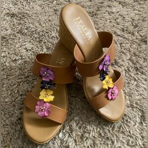 ITALIAN SHOEMAKERS Ladies Flower Wedge Sandals Size 8M